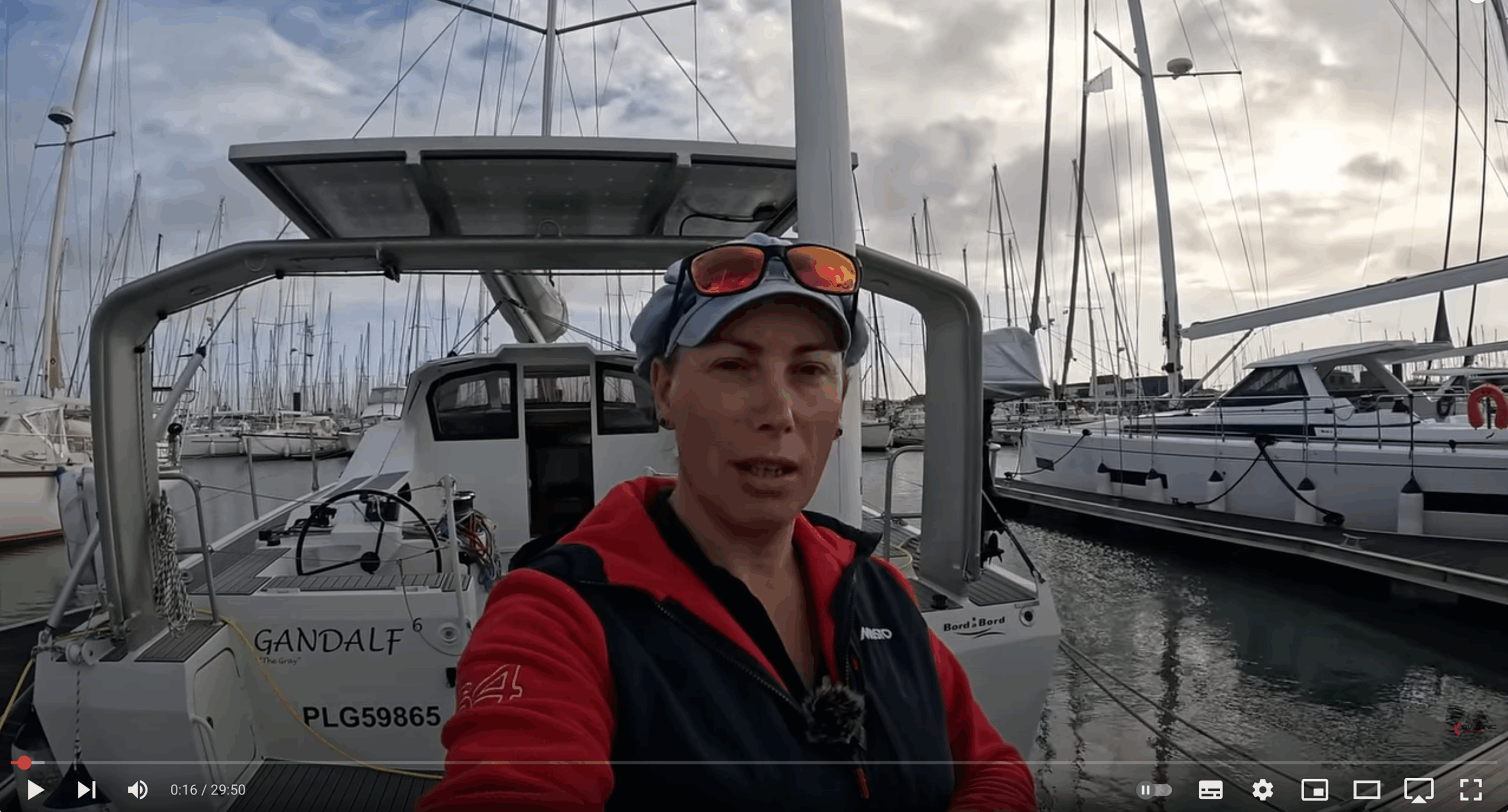 Leigh Roses de Svtonic qui fait une visite guidée de l'ironise 48